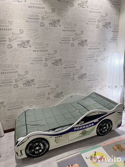 Детская кровать машина