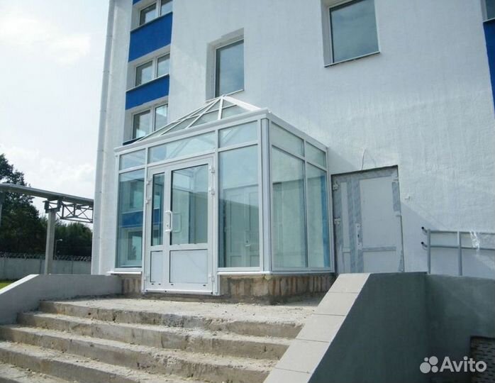 Пластиковая дверь