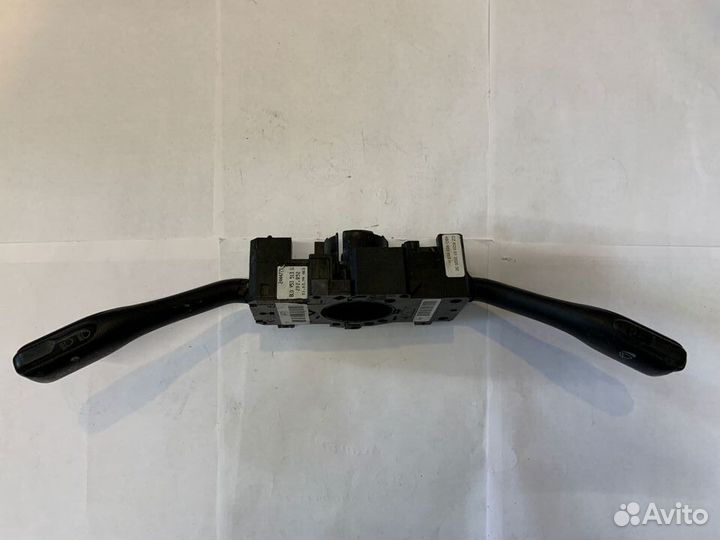 Переключатель подрулевой Volkswagen 8L0953513G