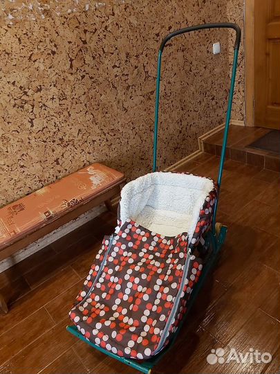 Детские санки с выдвижными колесами