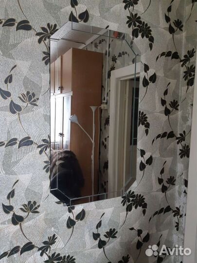 Зеркало 100х60 см