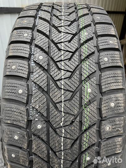 Tri Ace Snow White II 285/40 R22 110H