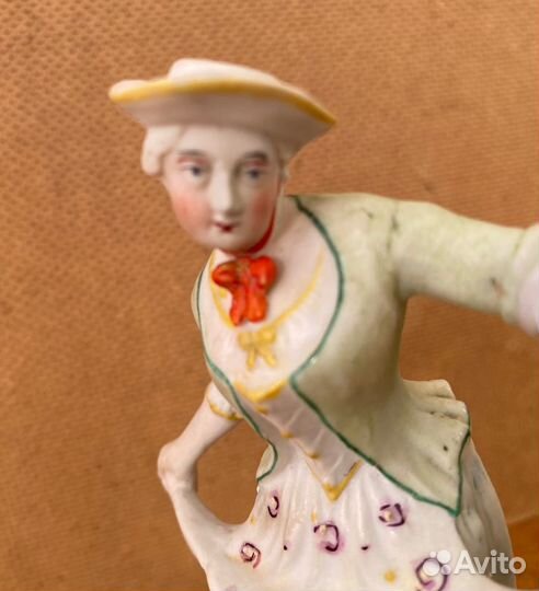 Танцующая дама в шляпе, фарфор бисквит, Богемия