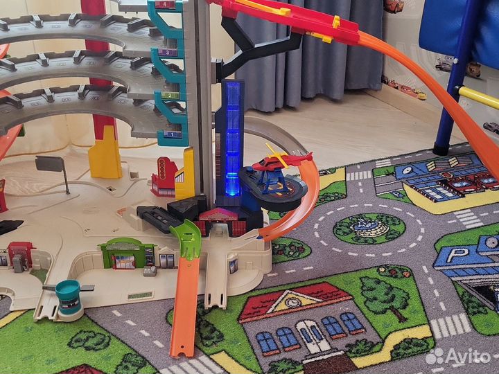 Hot wheels трек стоянка 4 уровня