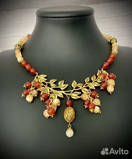 Ягодное колье из бусин