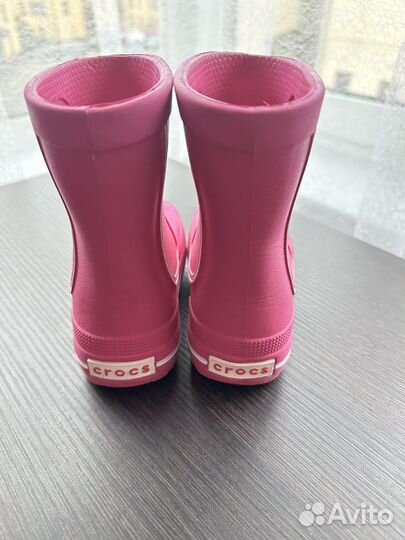 Резиновые сапоги для девочки crocs