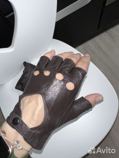 Перчатки без пальцев женские