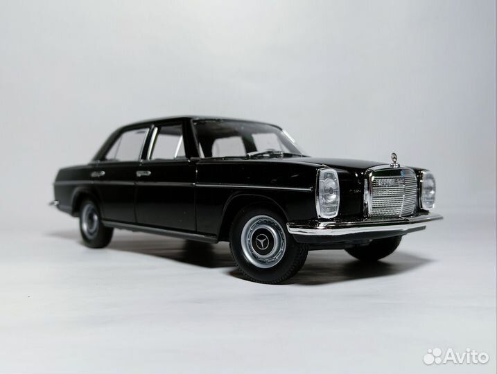 Модель 1/24 Mercedes-Benz 220 W115, Welly