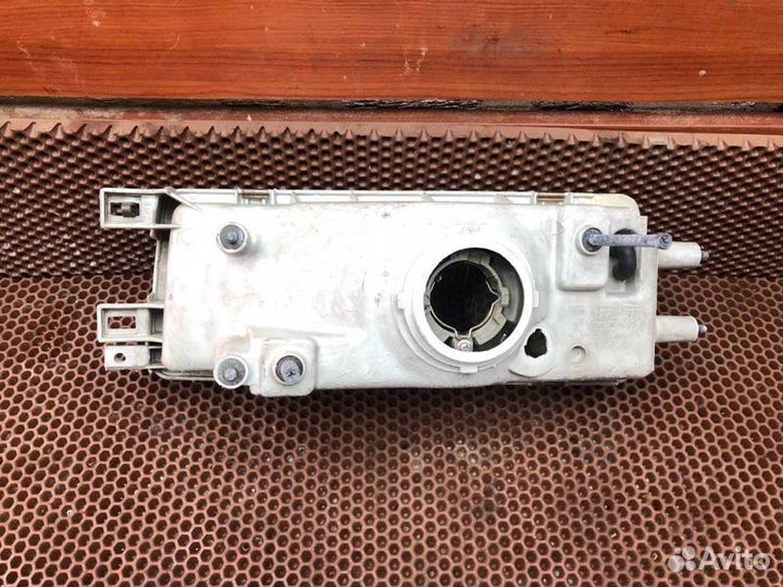 Фара передняя правая Nissan Bluebird U12