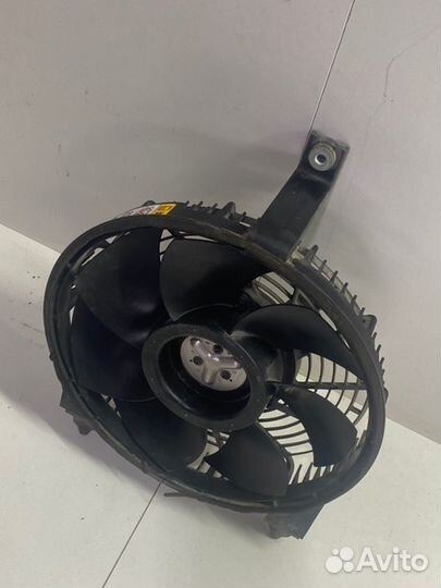 Диффузор радиатора кондиционера передний Toyota