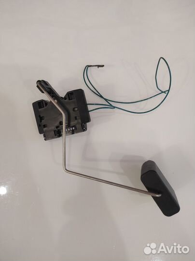 Датчик уровня топлива левый BMW e90