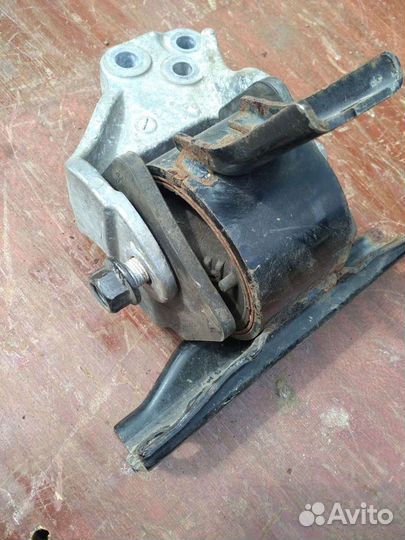 Подушка двигателя mitsubishi lancer 10