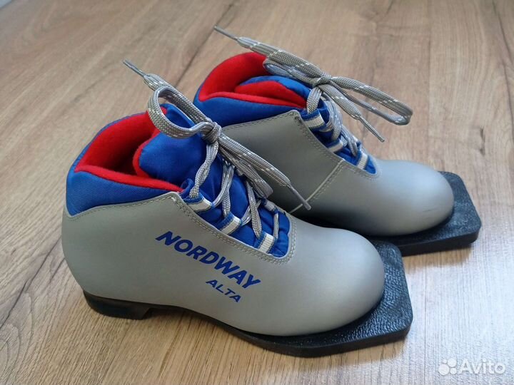 Лыжные ботинки