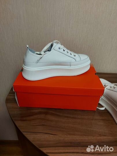 Кеды женские кожаные новые