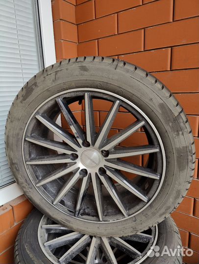 Viatti Strada Asimmetrico 215/50 R17