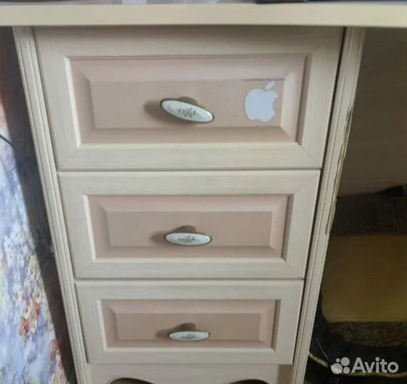 Угловой письменный стол с ящиками