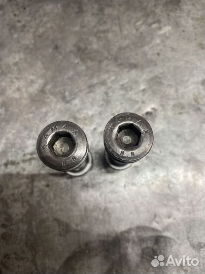 Пустотелый болт 01M