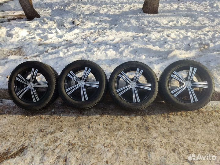 Hankook Winter I'Pike RS2 W429 205/60 R16 и 205/60 R16 96T