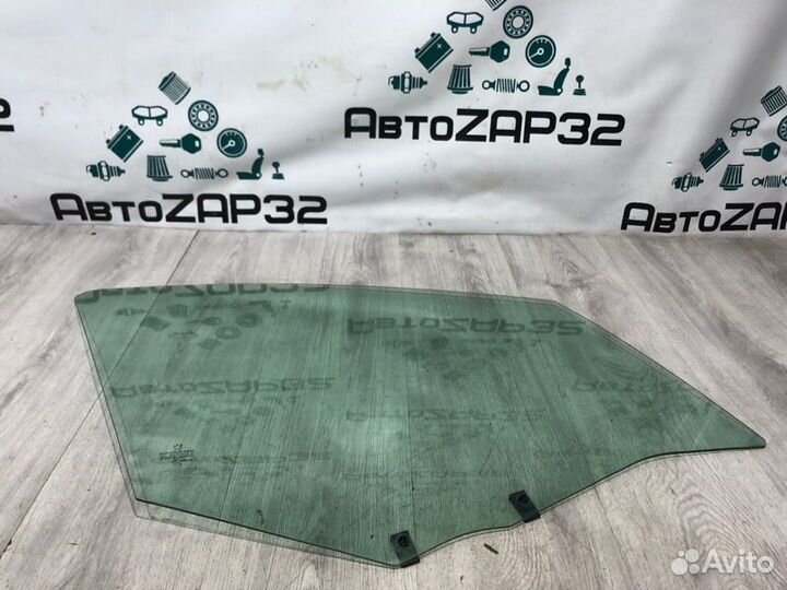 Стекло двери переднее правое Peugeot 308 EP6 2010