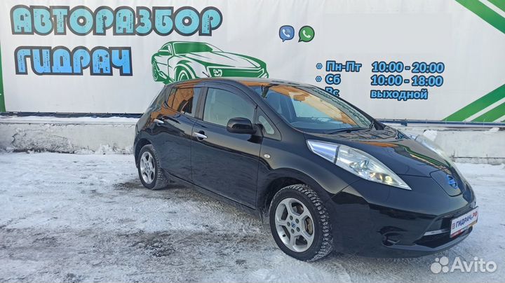 Радиатор кондиционера Nissan Leaf 921103NA0A