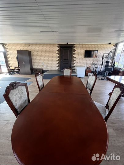 Стол со стульями