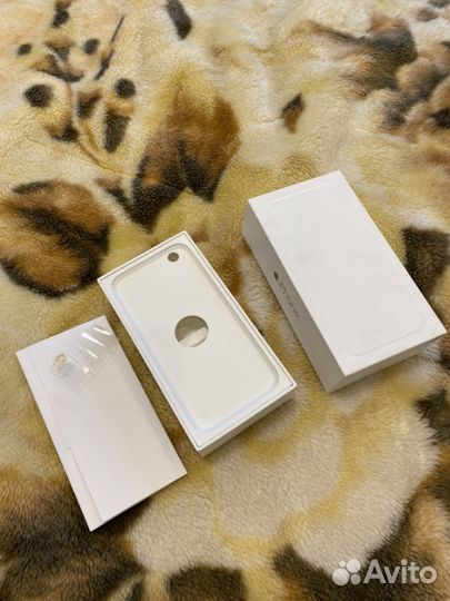 Коробка от iPhone 4 и iPhone 6