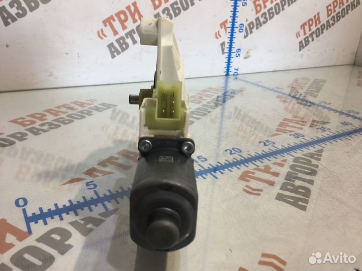 Моторчик стеклоподъемника задний правый Прав