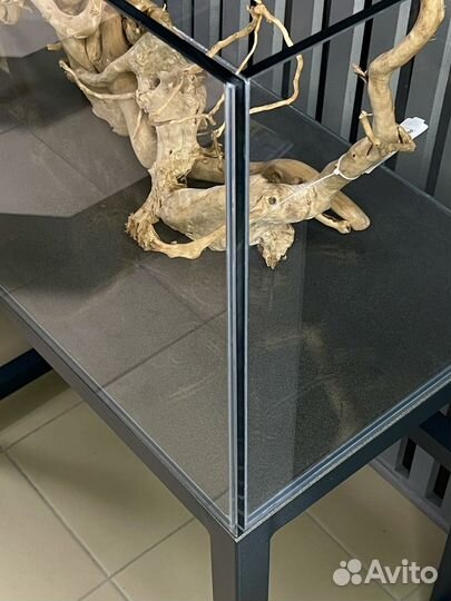 Аквариумы и стойки