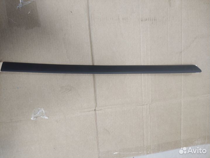 Молдинг двери задней правой Volkswagen Golf 4