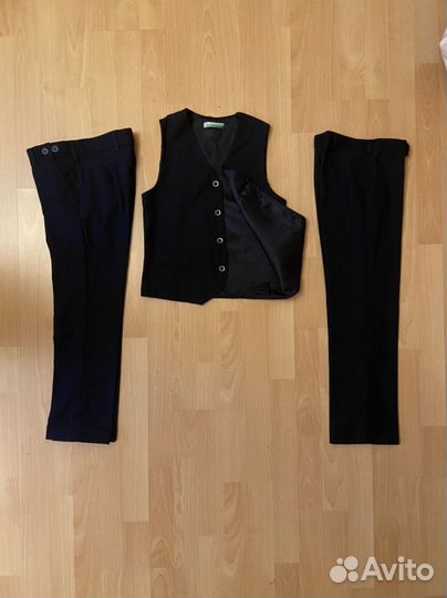 Рубашка белая, брюки, жилет, туфли, кросовки