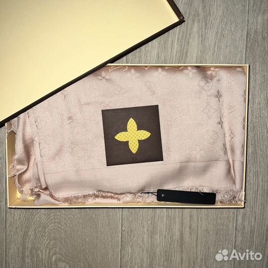 Шаль Louis Vuitton, Оригинал
