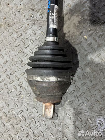 Полуось (привод) левый в сборе