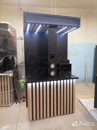 Стойка для кофейни самообслуживания. Кофе-стойка