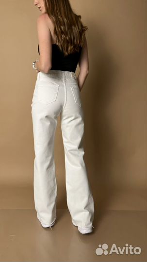 Белые джинсы