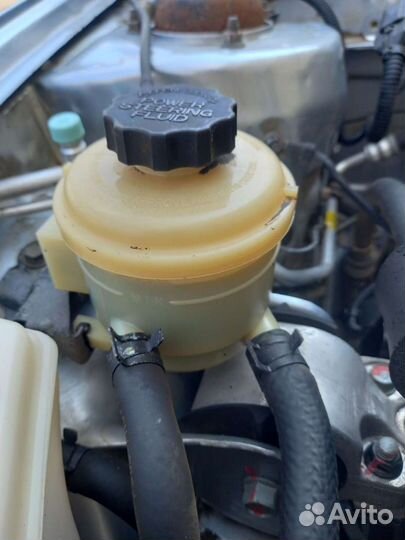 Хендай акцент- бачок гура