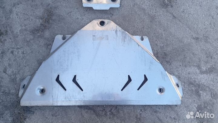 Защита двигателя и коробки Инфинити