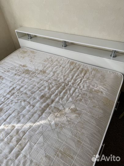 Кровать двуспальная с матрасом 180 x 200