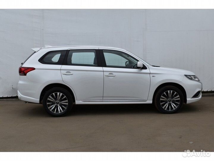 Mitsubishi Outlander 2.0 CVT, 2022