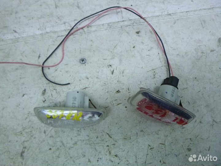 Повторитель на крыло правый renault logan II 2014