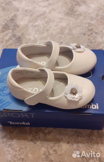 Туфли для девочки новые 23