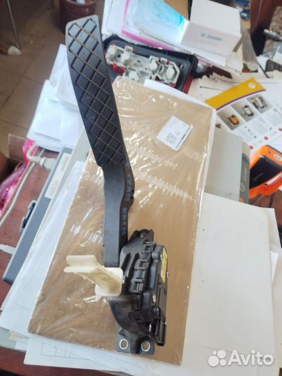 Педаль газа электро -под АКПП -Aуди Q7,Каййен