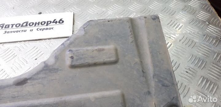 Пыльник двигателя боковой правый Chevrolet Cruze