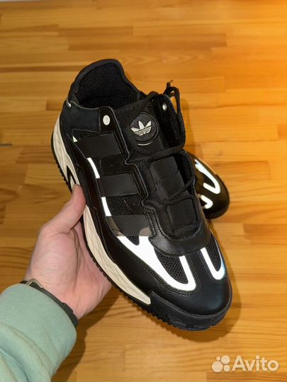 Кроссовки Adidas с светоотражателем