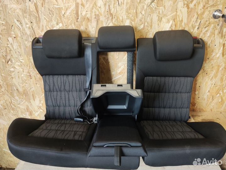 Задний ряд сидений Skoda Octavia A5