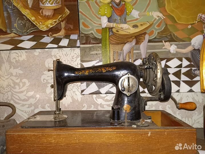 Старинные швейные машинки. ручные