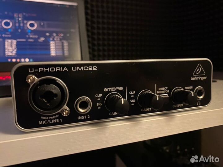 Внешняя звуковая карта Behringer UMC22
