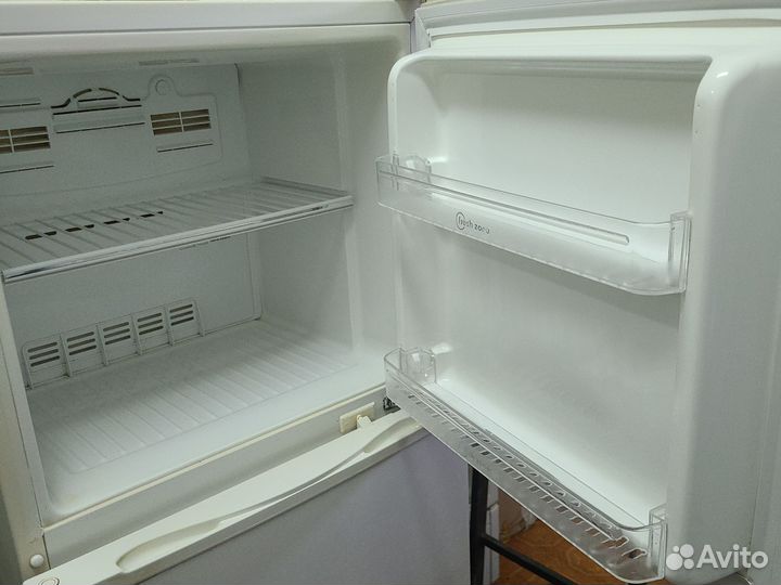 Холодильник Не большой, ноу Фрост