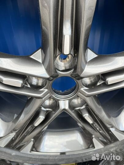 R18 Continental PremiumContact 6 235/45, PCD 5x114.3 DIA 67.1