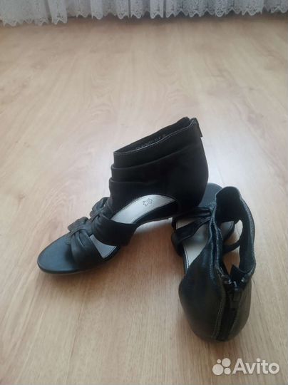 Босоножки женские 36 размер натуральная кожа новые
