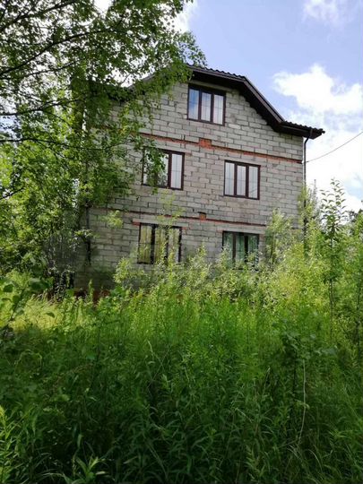 Коттедж 250 м² на участке 10 сот.
